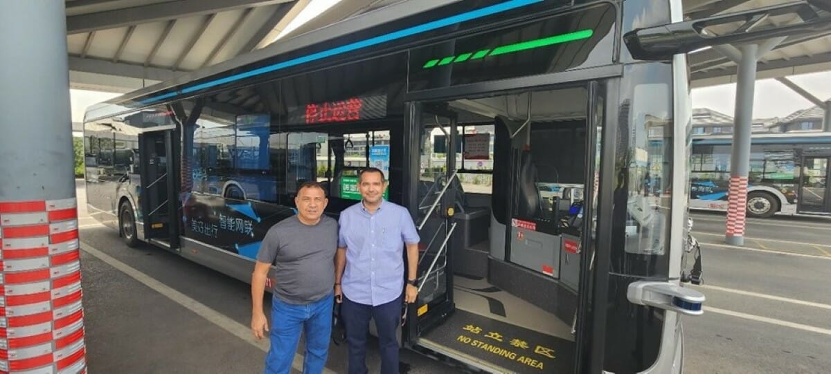 El Vice Ministro de Transporte e Infraestructura, Amaru Ramírez, y el dirigente de cooperativas de transporte de Managua Danilo Sánchez