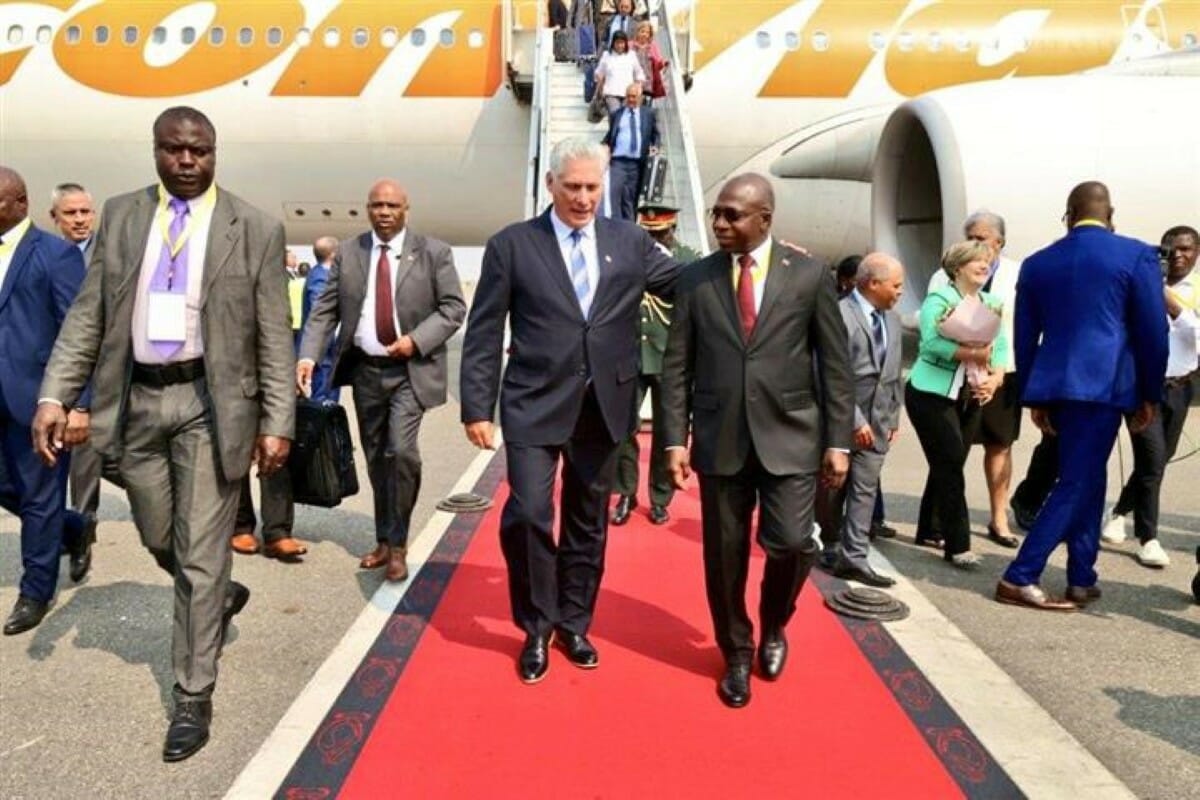 Presidente de Cuba llega a Angola en visita oficial