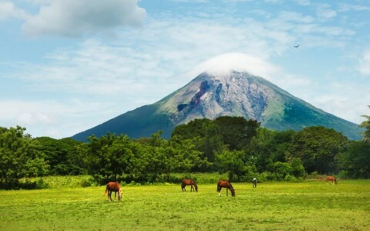 Bella vista del volcán Concepción en Nicaragua