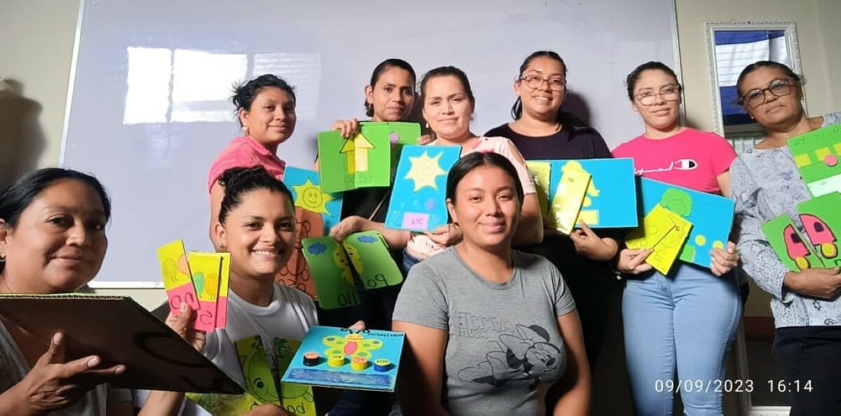 Curso de Artesanías en Papel en el municipio de Matagalpa