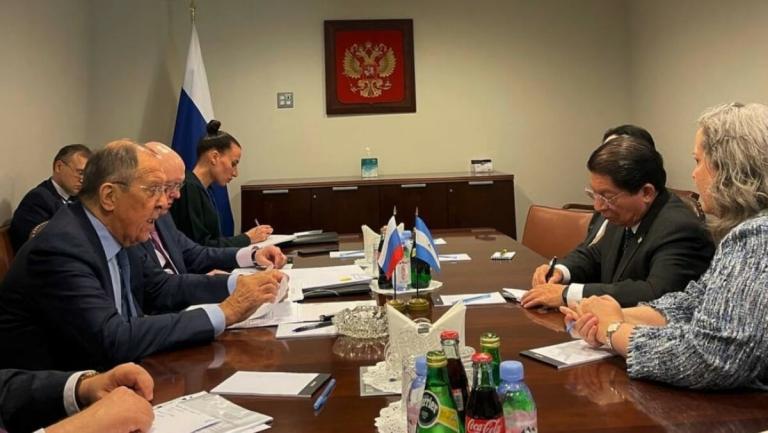 El canciller Denis Moncada se reúne con su homólogo ruso Serguéi Lavrov