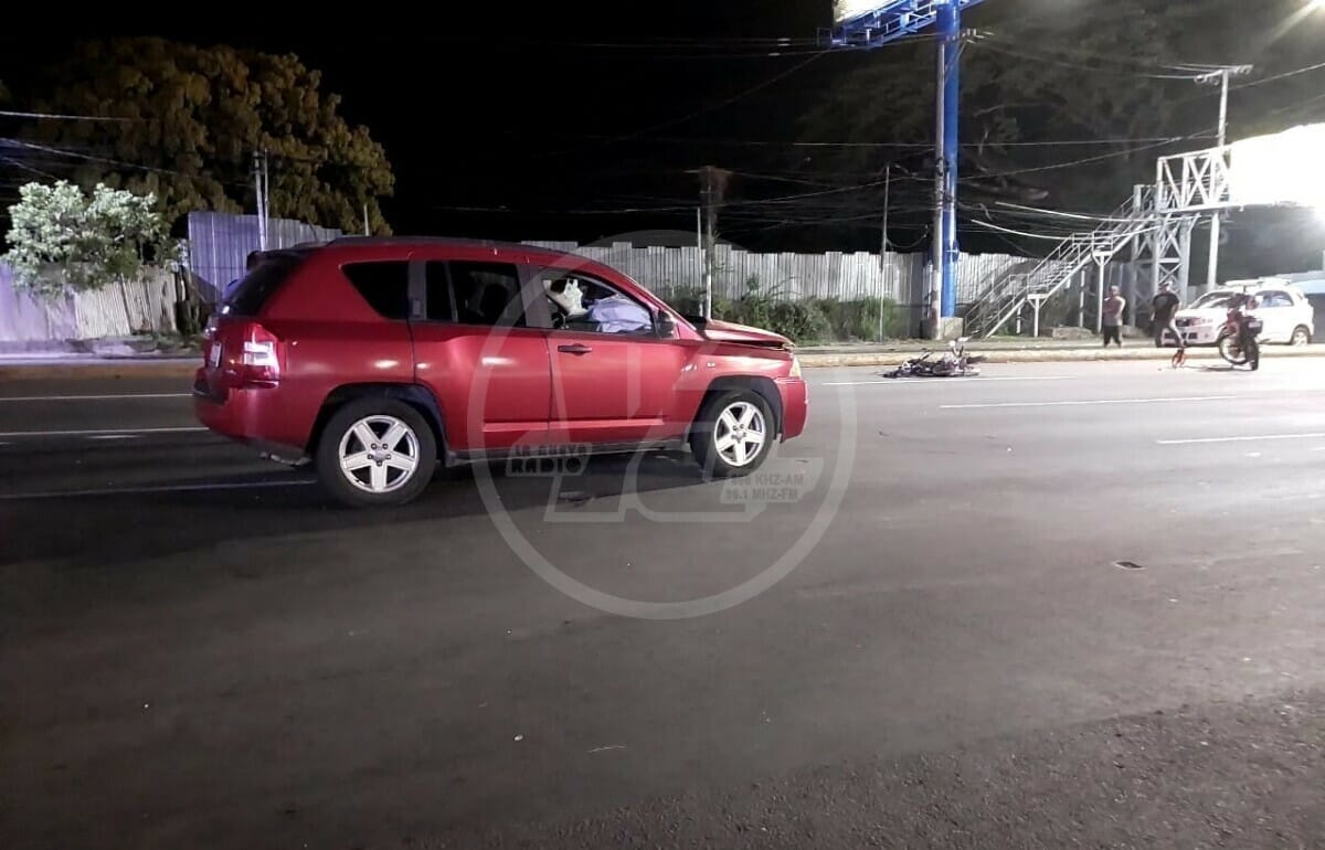 Esta es la camioneta marca Jeep, placa M 137-200