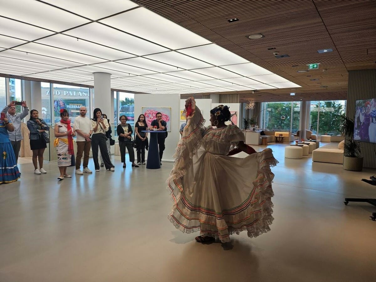 Los invitados disfrutaron de dos bailes folklóricos Aquella Indita y Dos Bolillos