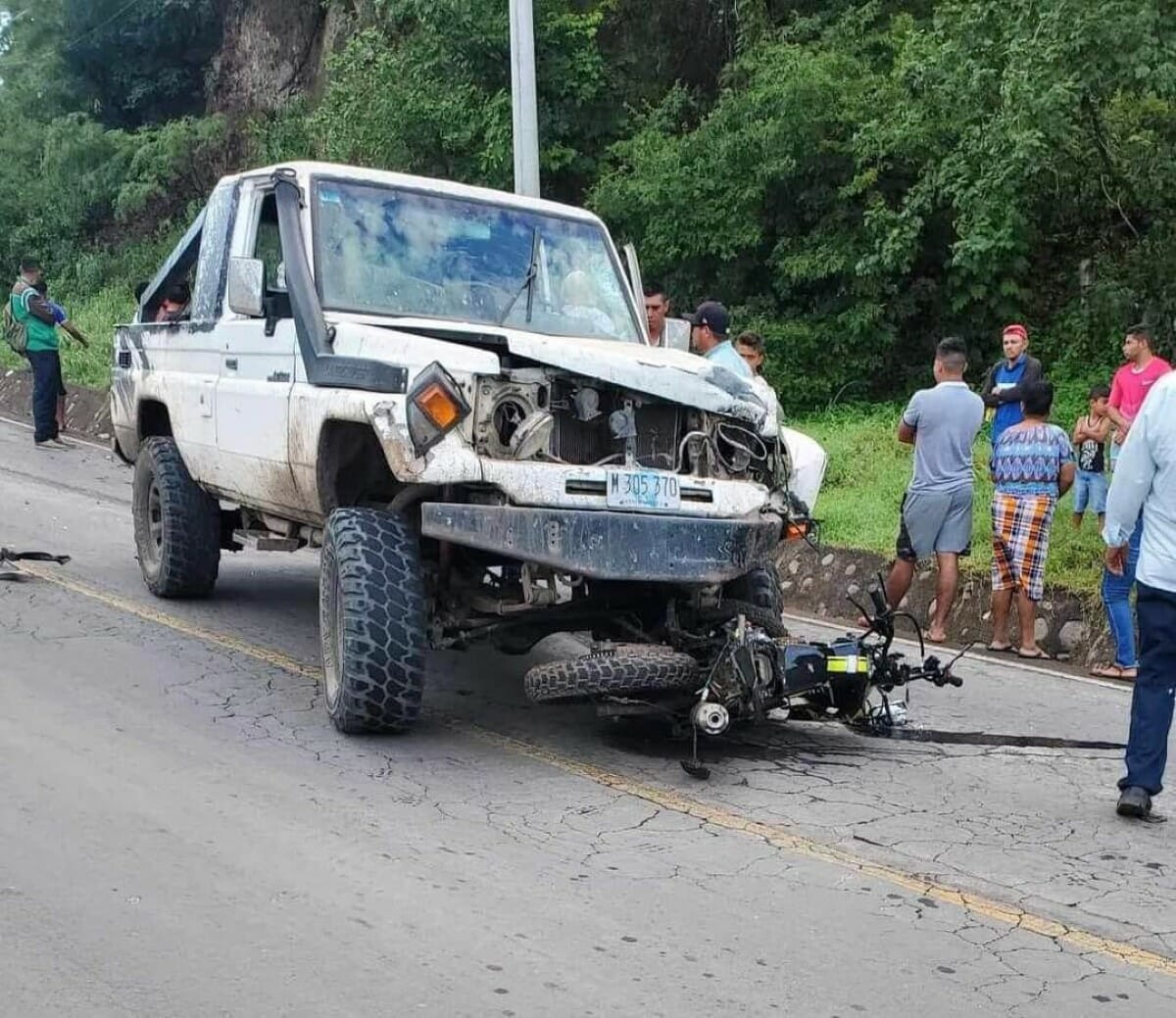 Motociclista falleció al ser chocado de frente por una camioneta en carretera León – San Isidro