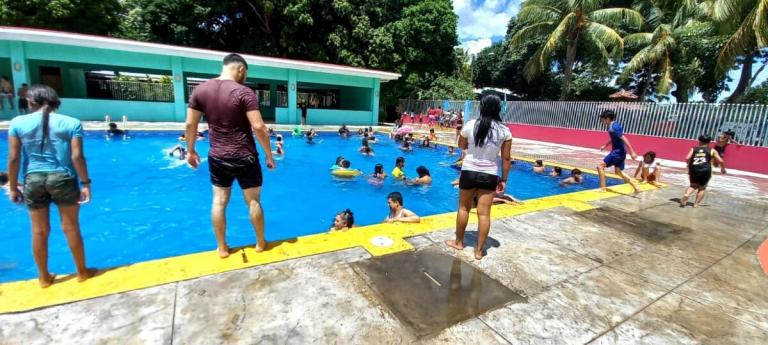 Ante ola de calor familias se refugian este fin de semana en el Centro Turístico Xilonem