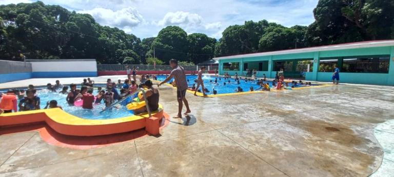 Familias buscan refugio en Xilonem y Xiloá ante intensa ola de calor