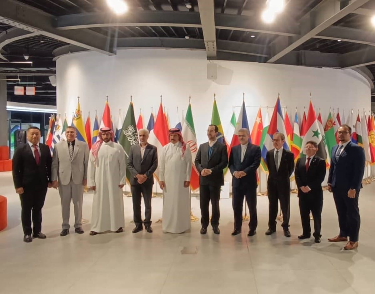 Consejo de Innovación en Nanotecnología de Irán, con representaciones diplomáticas de Arabia Saudita, Venezuela, Brasil y Nicaragua, entre otros