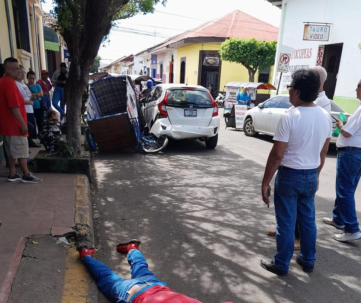 Carlos Machado, de 23 años de edad, y tres personas más resultaron lesionadas en León