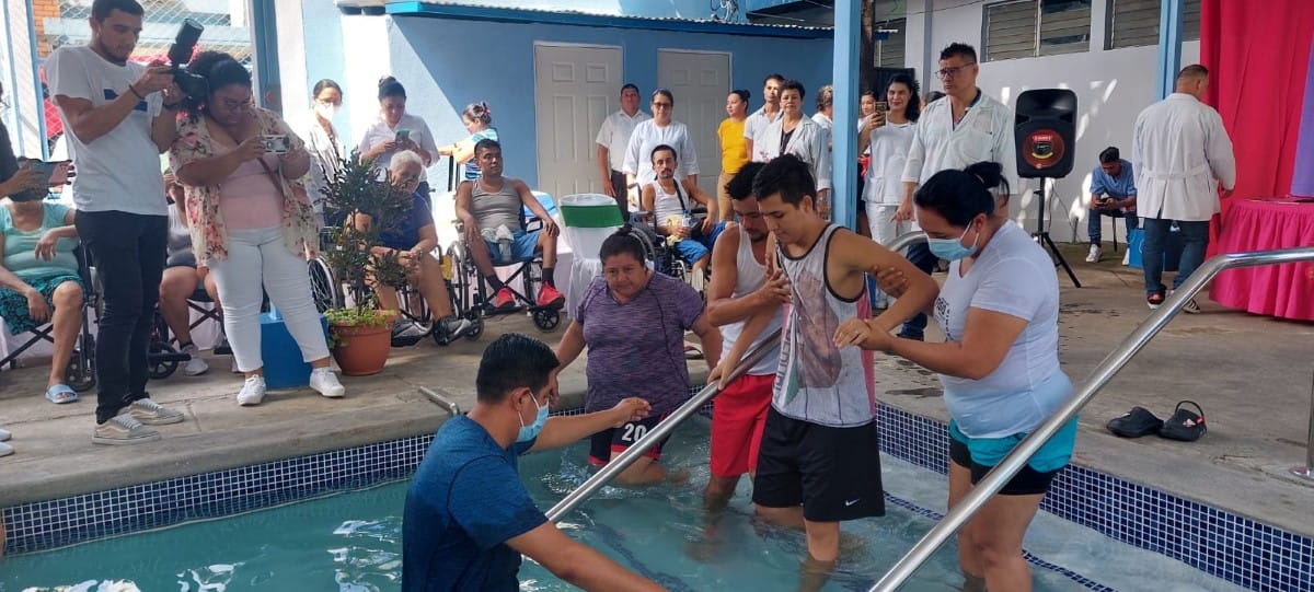 Hospital Aldo Chavarría inaugura área de piscina para hidroterapia