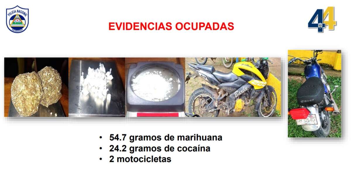 Les ocuparon 54.7 gramos de marihuana, 24.2 gramos de cocaína y dos motocicletas