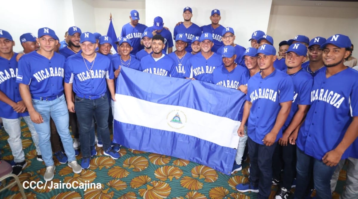 Selección de béisbol Sub-23 es abanderada