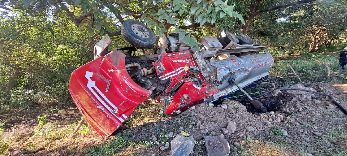 El aparatoso accidente ocurrió a las 7:10 minutos de la mañana de este viernes