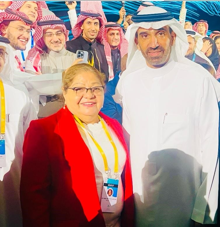 La Compañera Alba luz Torres con S.E. Ahmed Al-Rajhi, Ministro de Recursos Humanos y Desarrollo Social de Arabia Saudita