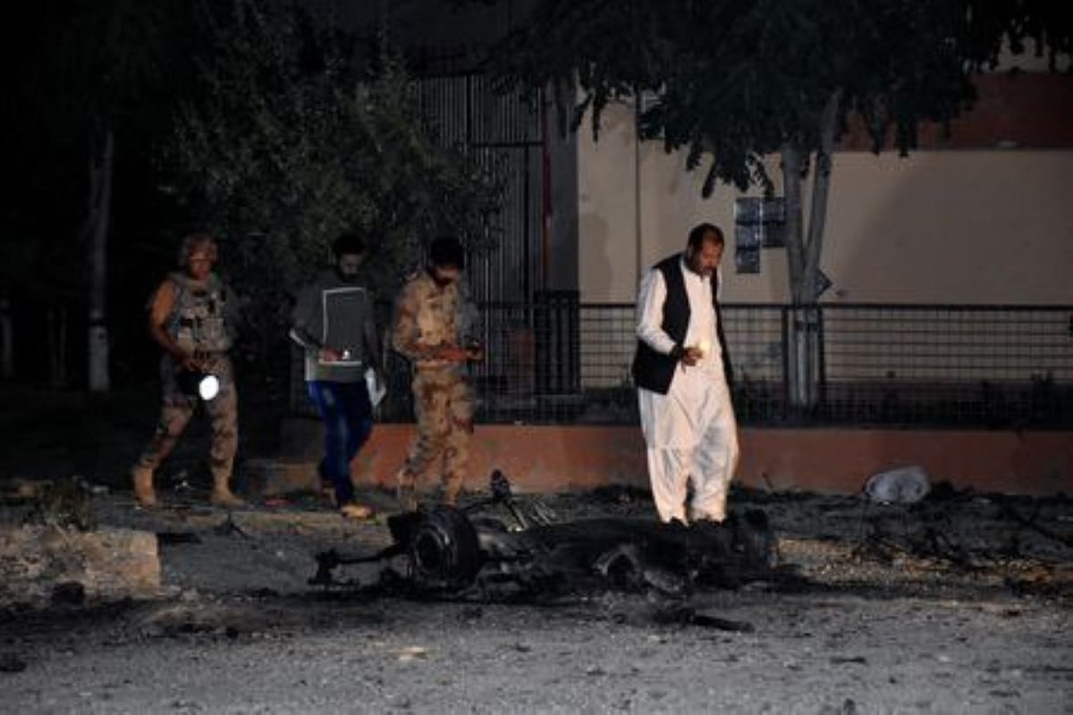 Un escuadrón suicida atacó una estación de policía en Pakistán matando a 22 agentes