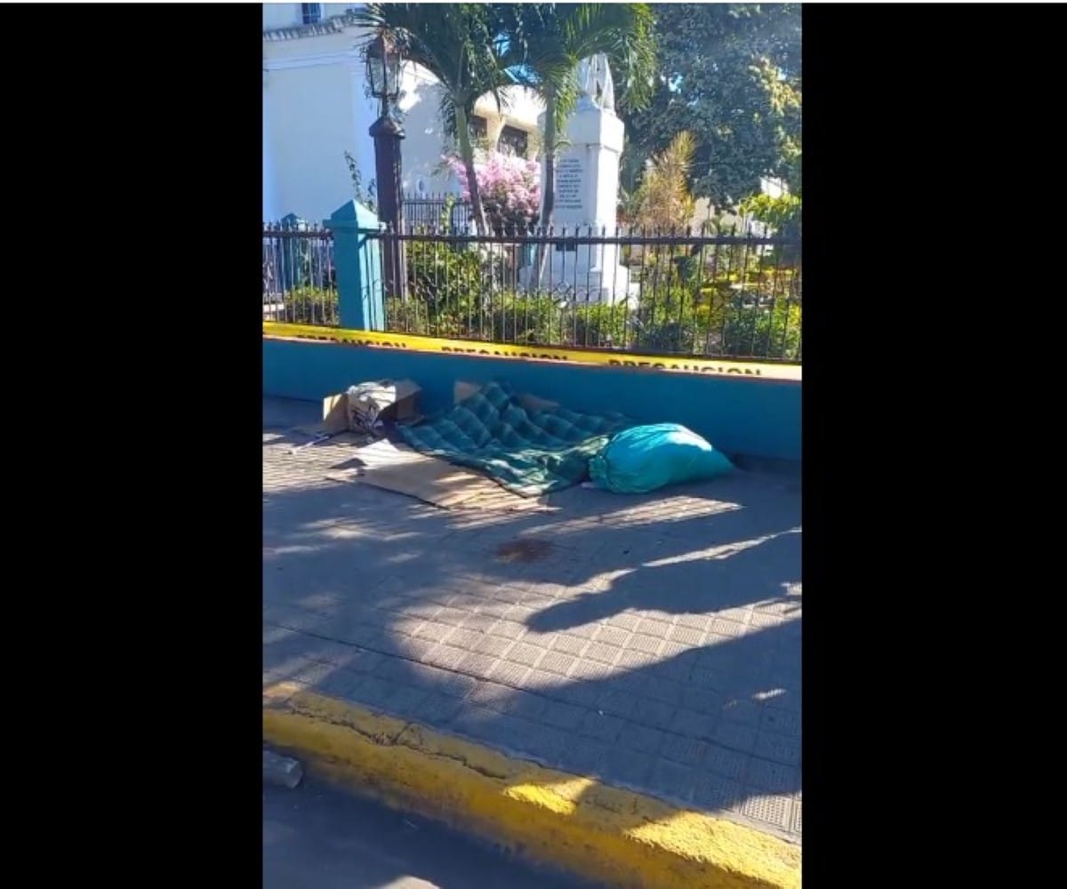 Un hombre murió sobre la acera de la Catedral Nuestra Señora del Rosario, en Estelí