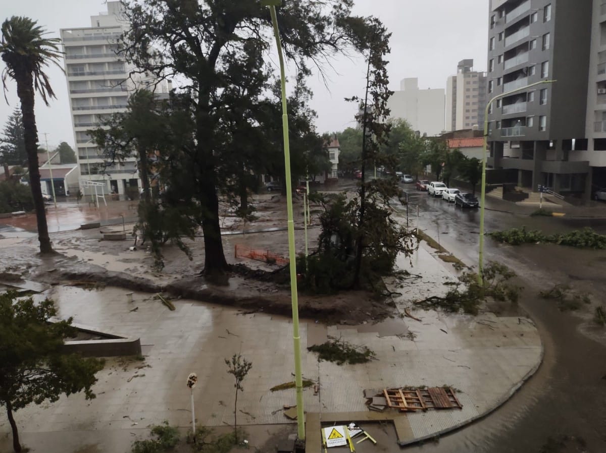 Una fuerte tormenta se registró este sábado en el municipio Bahía Blanca en Buenos Aires, Argentina