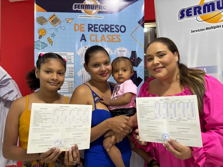 Tu Nueva Radio YA y SERMUPRO regalan tablet a niña con mejores calificaciones de la Promoción Regreso a Clases 2023