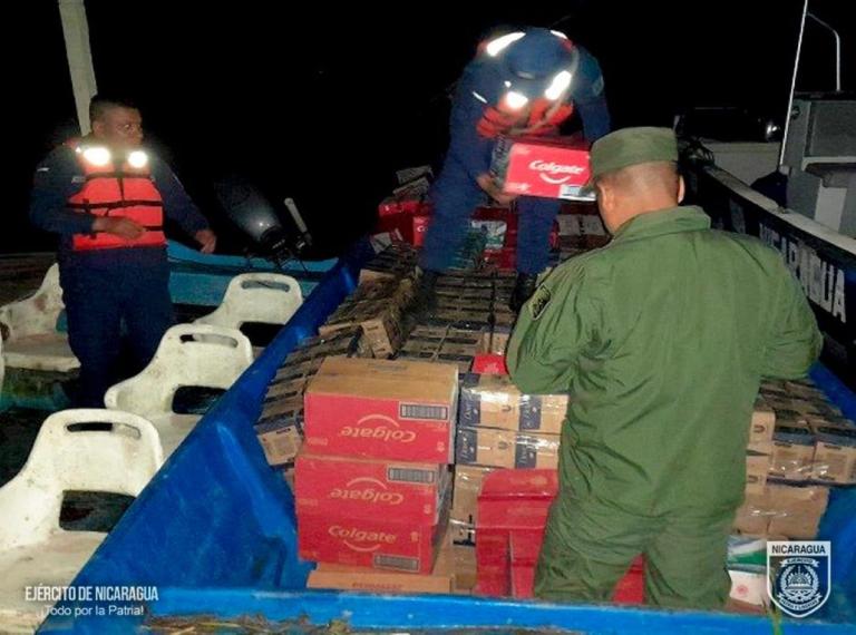 Ejército de Nicaragua retiene embarcación y mercadería ilegal en San Carlos