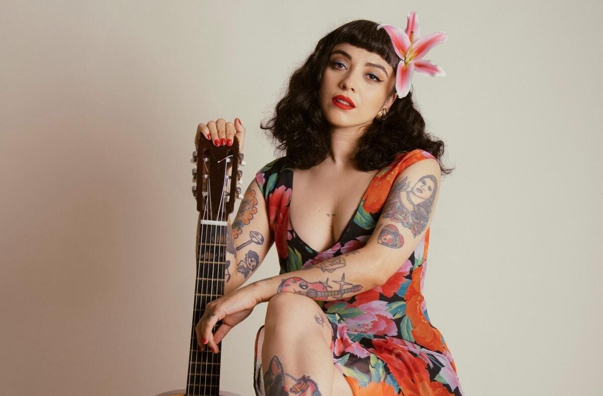 Mon Laferte, la cantante chilena de éxitos como “Tu falta de querer” y “Amárrame”, llegará a Nicaragua el 30 de abril con su gira Autopoiética Tour