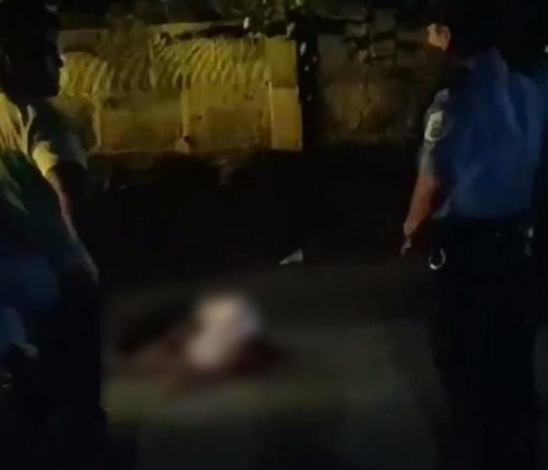 Ayudante muere desnucado tras caer de camión estacionado en Nueva Guinea