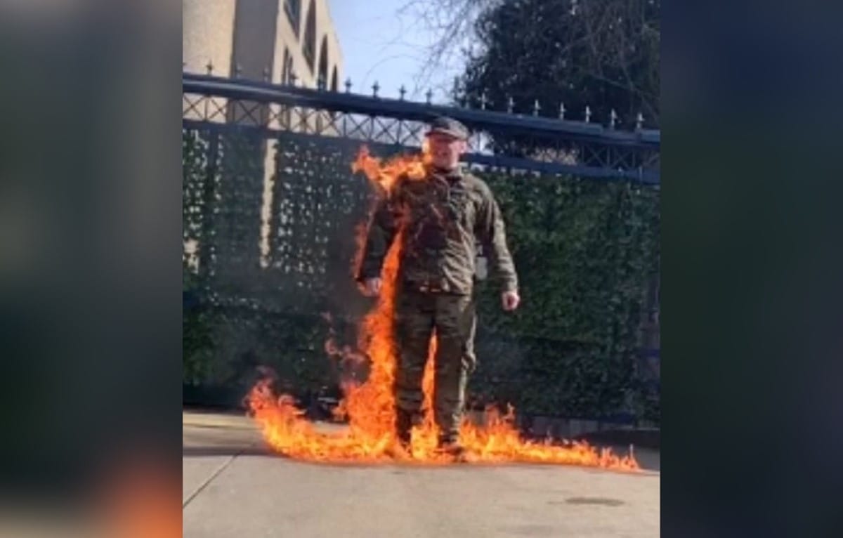 Este soldado se inmoló frente a la embajada de Israel en Washington