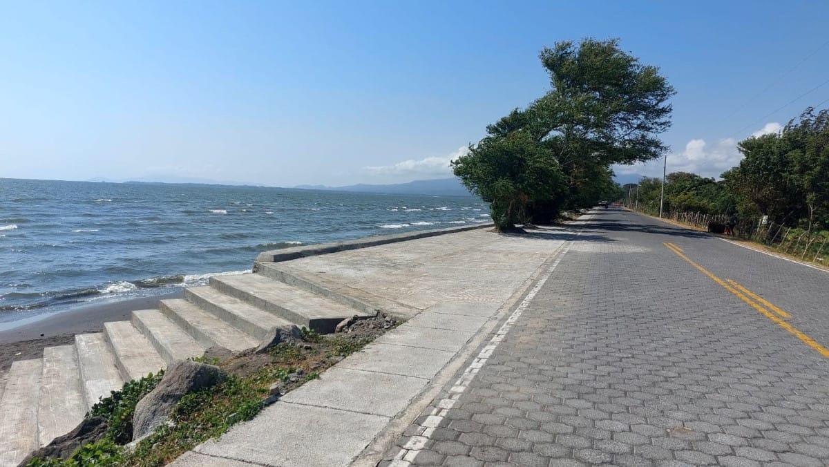 Acceso a Playa del Lago Cocibolca