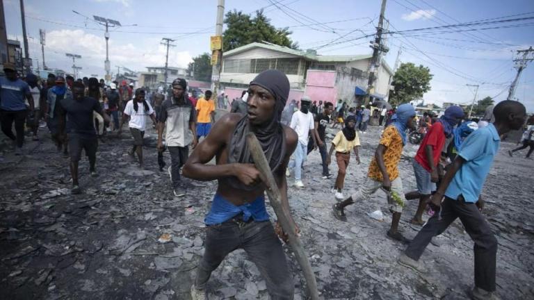 3,600 presos se fugan de la penitenciaría nacional de Puerto Príncipe, Haití
