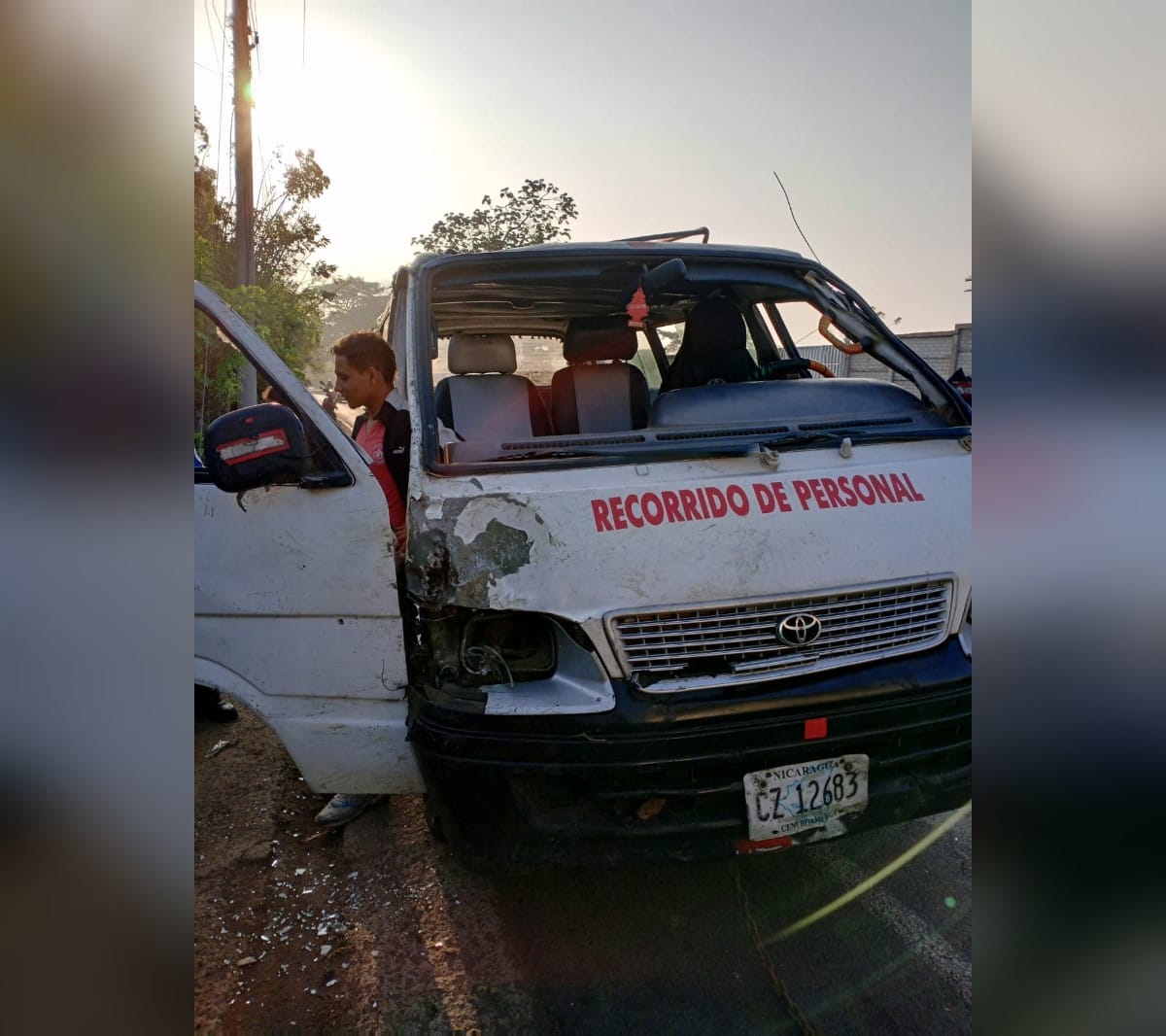 Accidente en Carazo: Dos personas resultan politraumatizados en volcadura de microbús