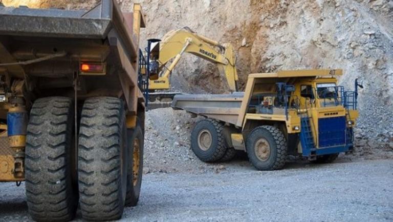 13 mineros resultan atrapados en mina de oro en Rusia