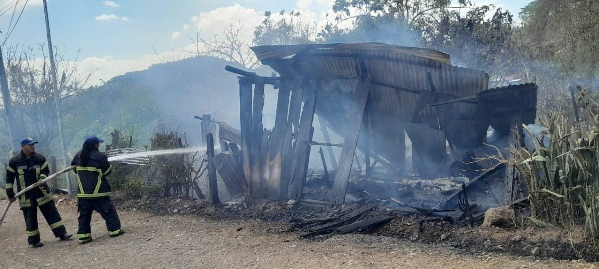 Incendio destruye vivienda en San Sebastián de Yalí