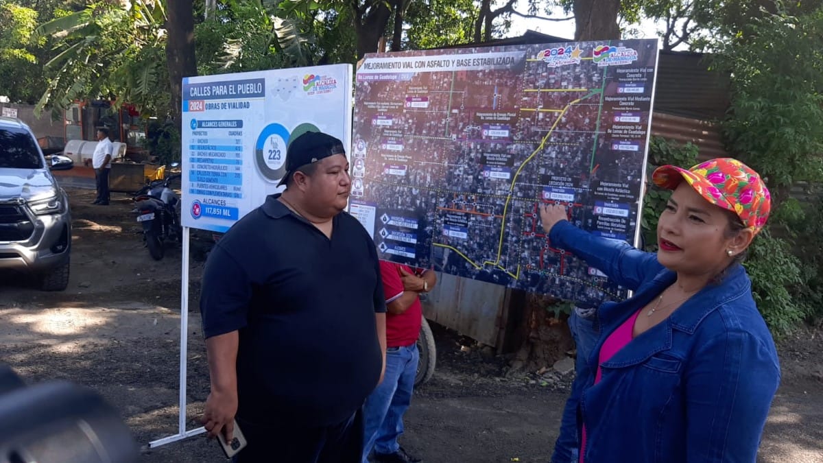 La alcaldesa de Managua, Reyna Rueda, realizó este martes la supervisión del avance del Proyecto de Mejoramiento Vial en el barrio Lomas de Guadalupe