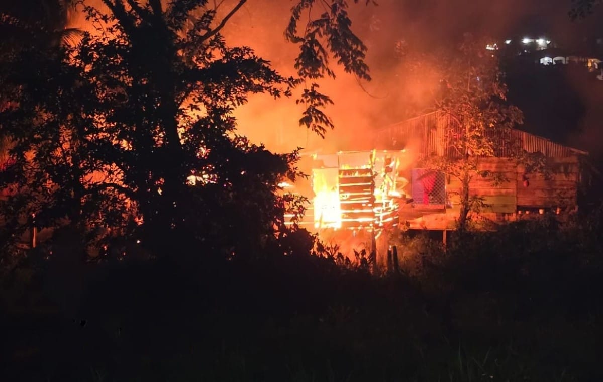 Familia pierde todo en incendio en Bluefields, Caribe Sur