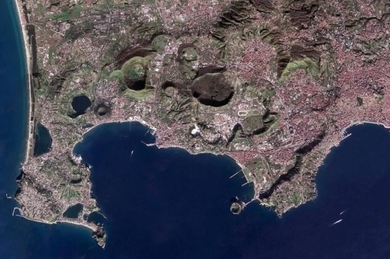 Enjambre sísmico sacude la zona de los Campos Flégreos en Italia