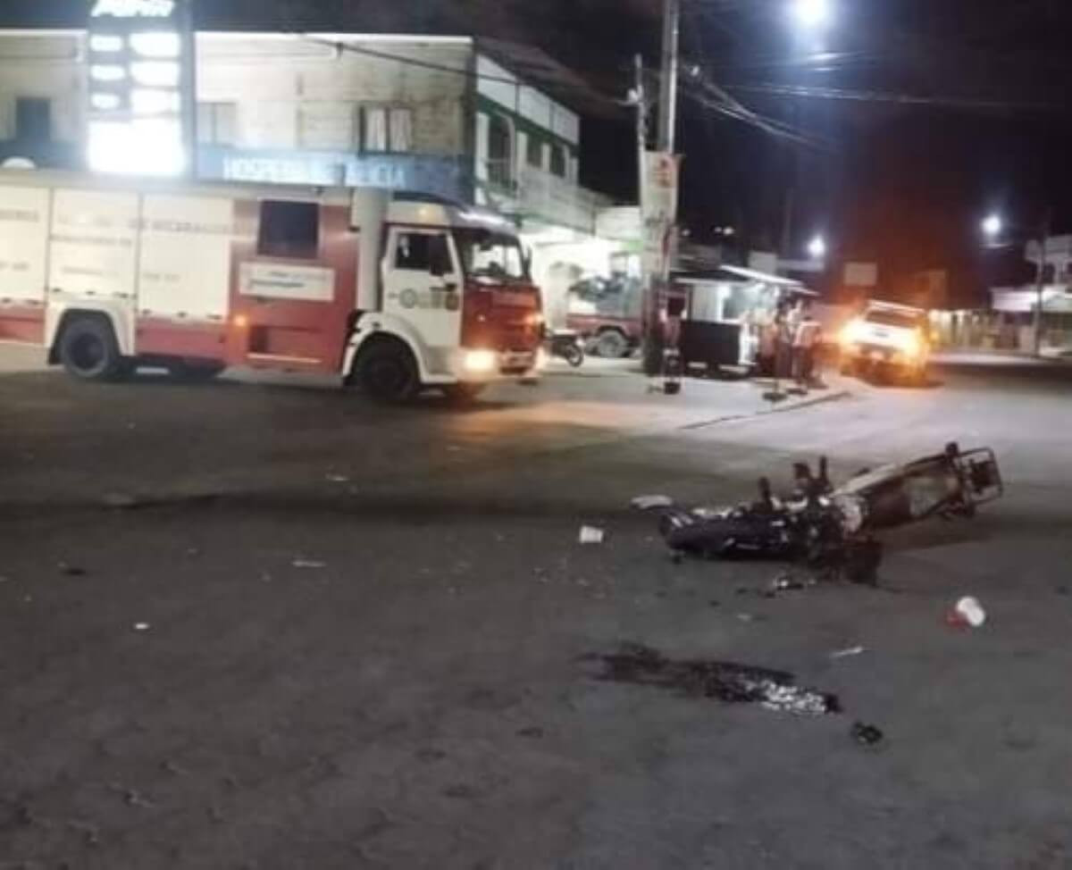Trágico choque de motocicletas en Río Blanco