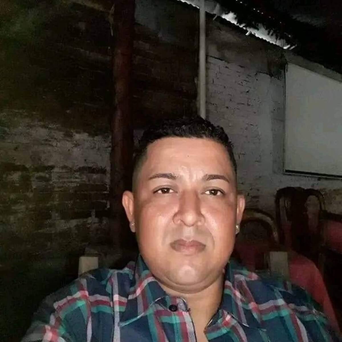 Yasser Mendoza, de unos 36 años