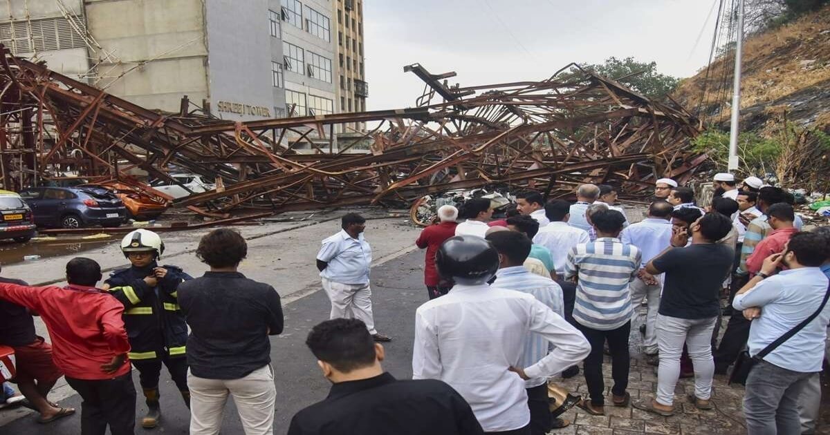 Bombay se vio afectada el lunes por una fuerte tormenta de viento y polvo