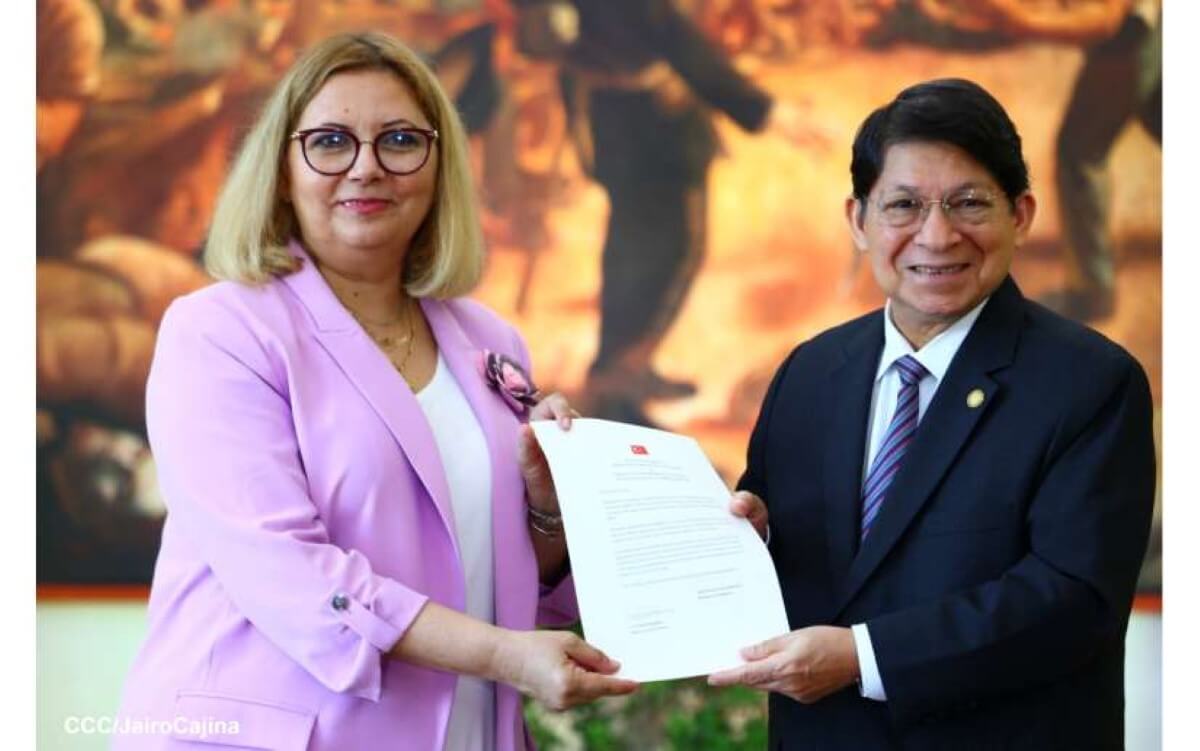 Embajadora de Türkiye en Nicaragua presenta Copias de Estilo