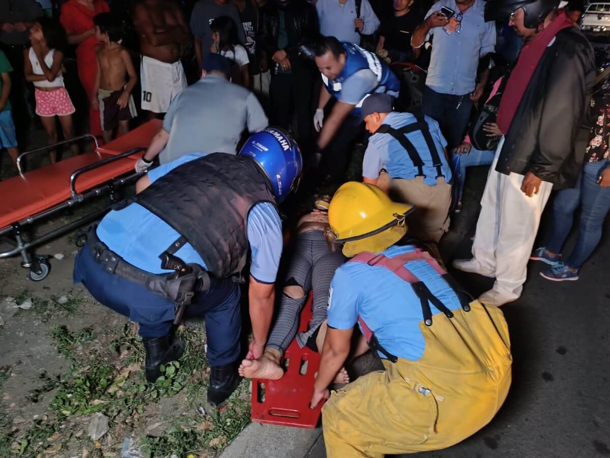 ¡Impactante accidente! Moto choca con otra cabra mecánica en Mayoreo