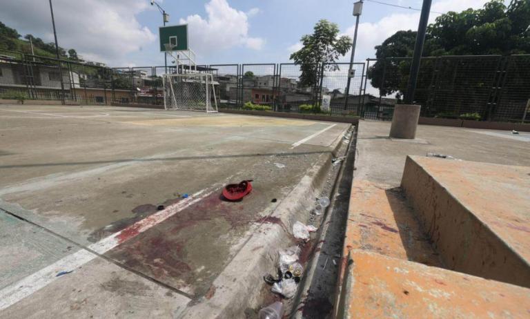 Al menos tres muertos por tiroteo en cancha deportiva de Ecuador