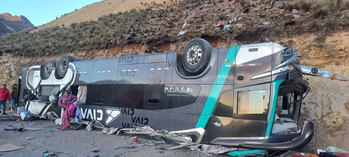 Accidente en Perú: 13 muertos y 18 heridos en volcón de autobús interprovincial