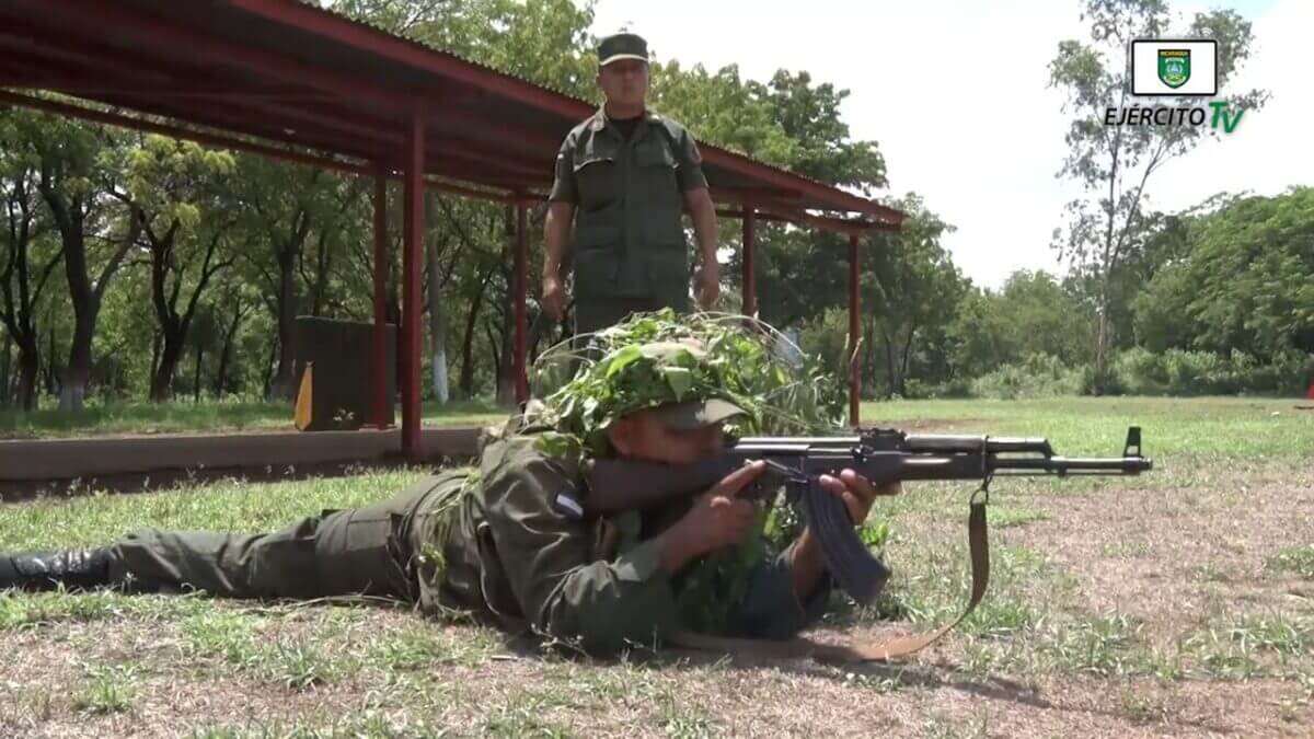 Ejercicio de tiro en Escuela Nacional de Sargentos Sargento Andrés Castro. Foto cortesía Ejército de Nicaragua