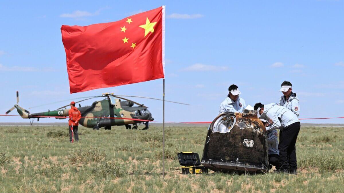 El módulo aterrizó en Mongolia Interior y será transportado a Beijing para recuperar las muestras, informó la Administración Nacional del Espacio de China (CNSA).