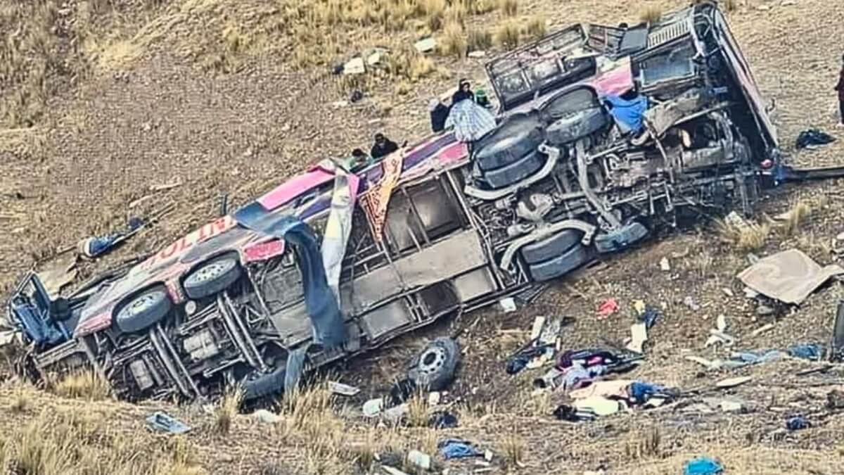 Tragedia en Perú: 21 muertos en accidente de bus