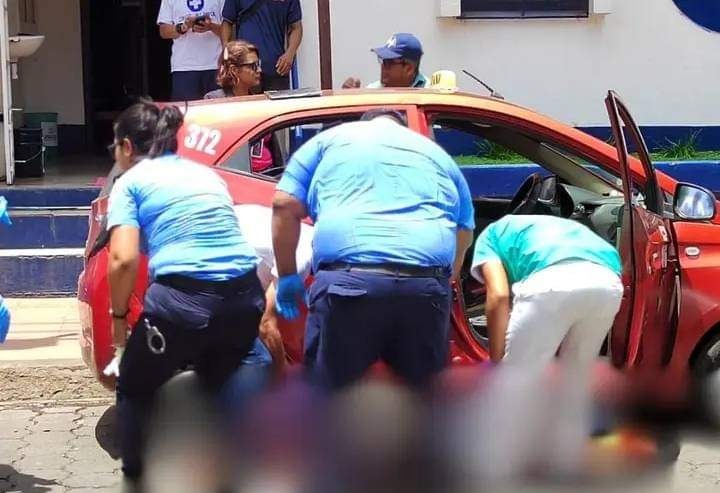 Fallece persona mayor en taxi en Chinandega