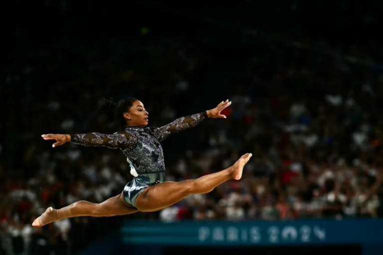 La leyenda Simón Biles gana su quinta medalla de oro Olímpica