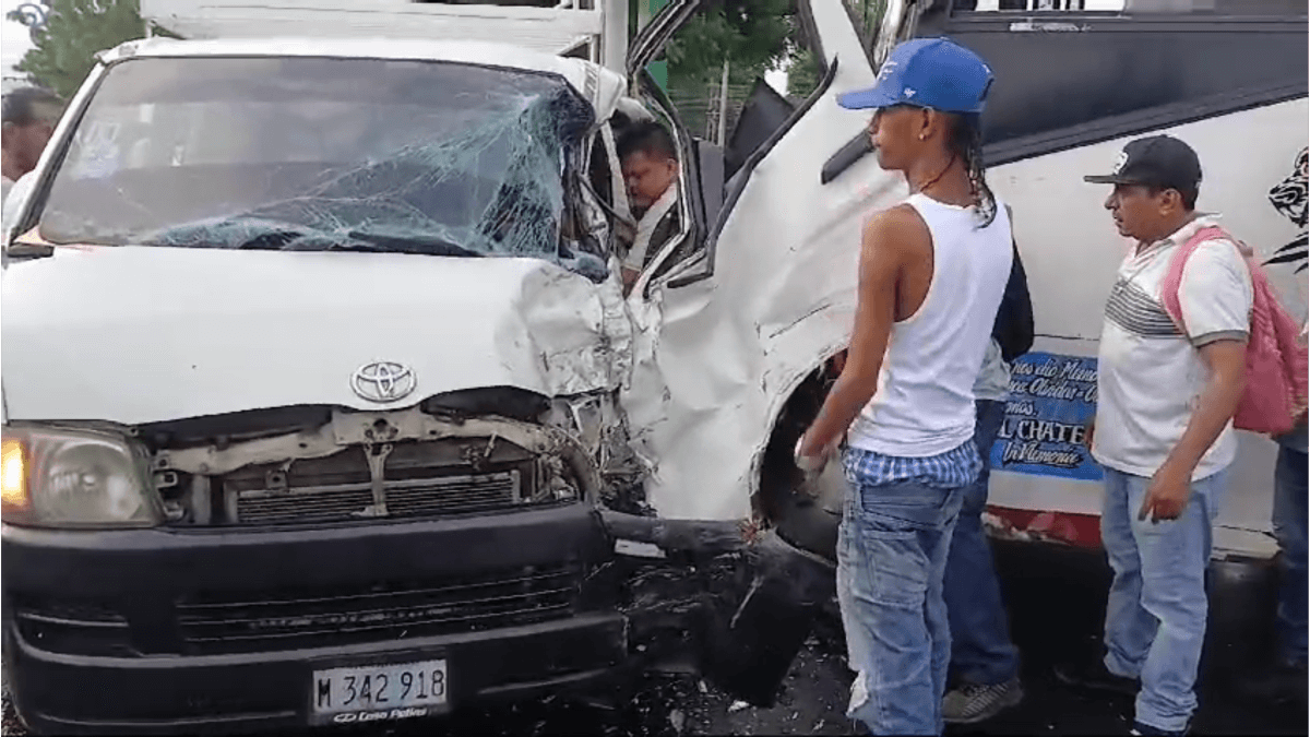 El accidente ocurrió esta mañana en la entrada a residencial Las Mercedes