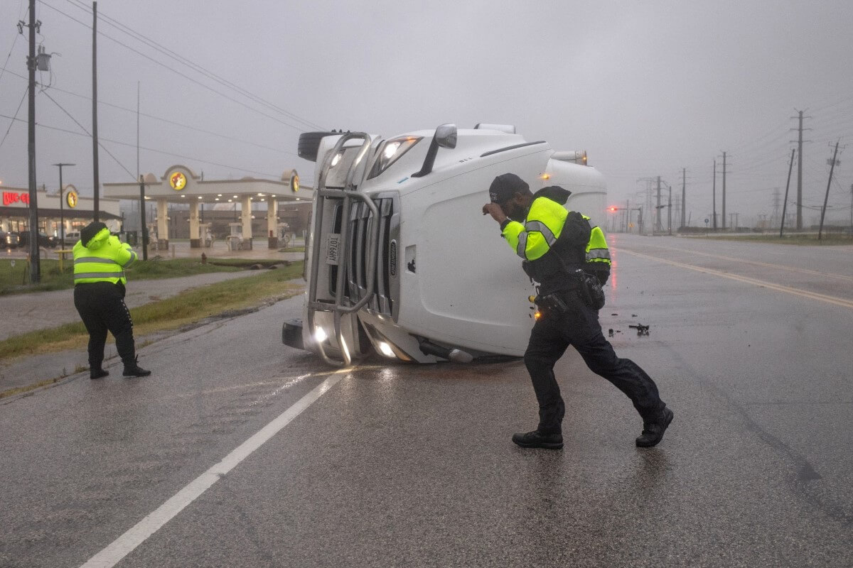 El lunes, Texas enfrentó fuertes vientos y lluvias torrenciales causadas por el huracán Beryl.