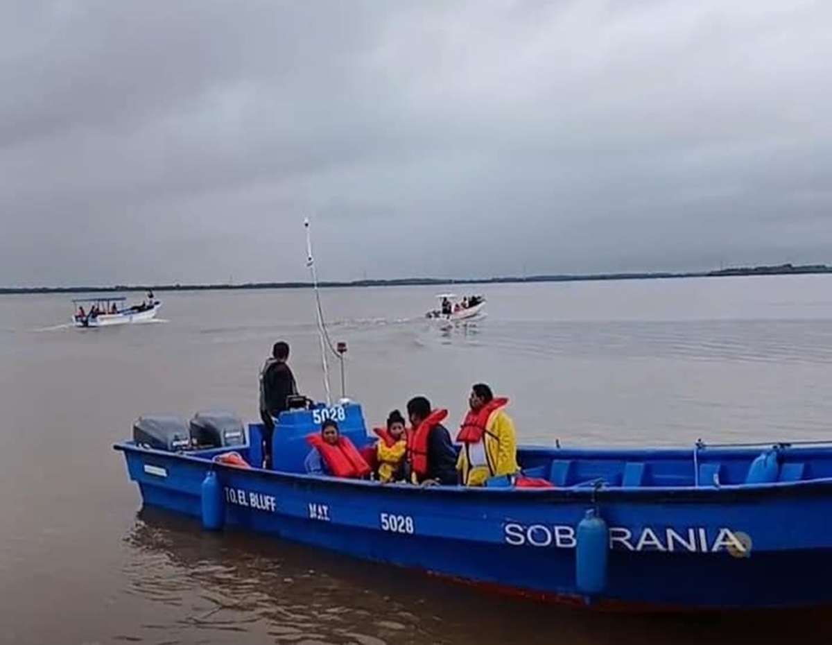 Búsqueda de marinos del Scorpion 1 tras naufragio