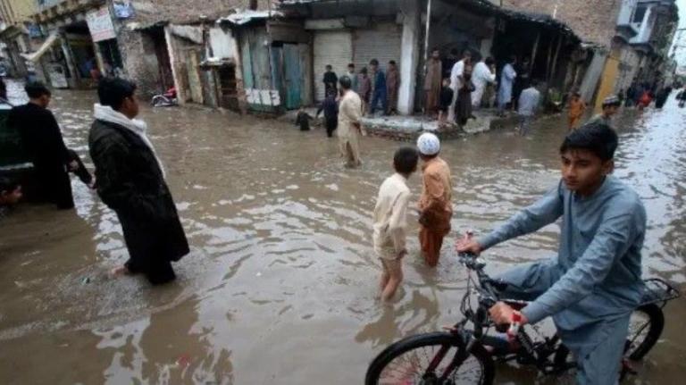 Lluvias monzónicas causan 14 fallecidos en Pakistán