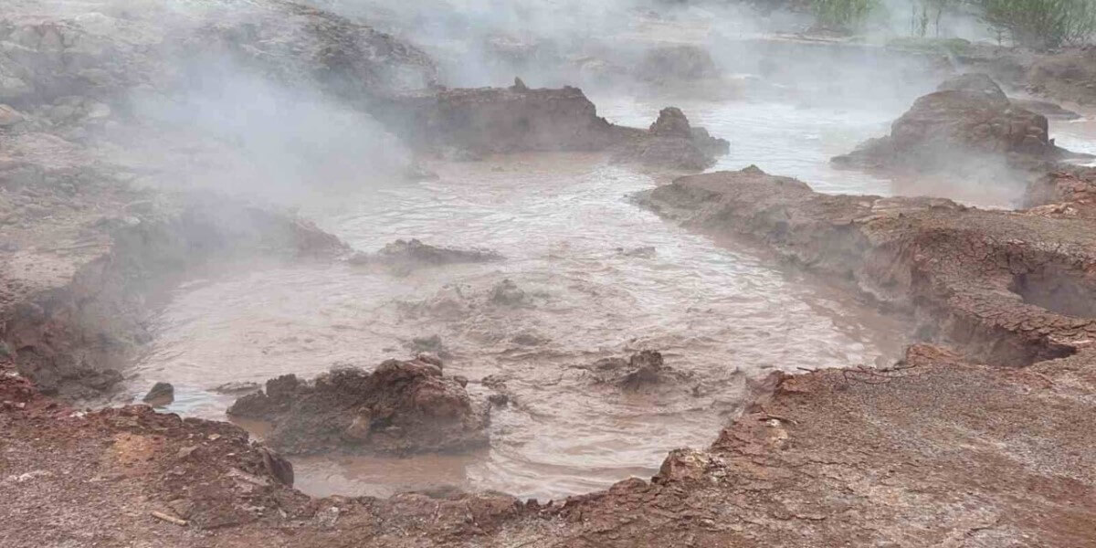 Los Hervideros de San Jacinto son un campo de fumarolas cuyo barro tiene propiedades medicinales